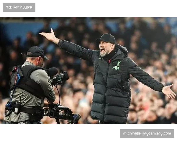 内维尔建议斯洛特让凯尔凯兹首发主打简单直接风格