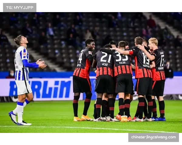 多特三中卫体系边路防守暴露漏洞，欧冠失利阴影影响联赛发挥